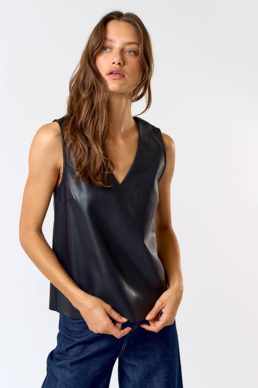 SLEEVELESS TOP
