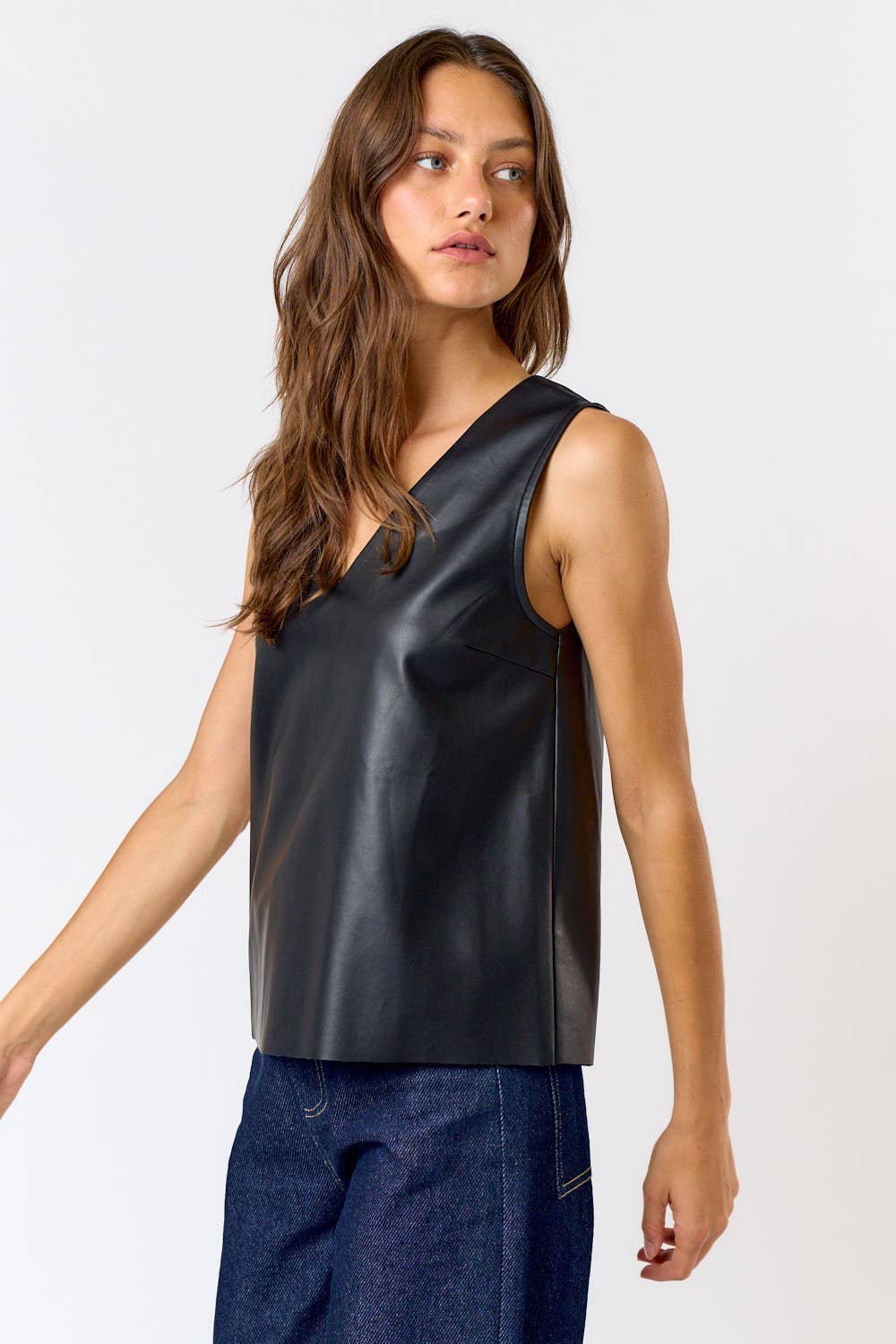 SLEEVELESS TOP