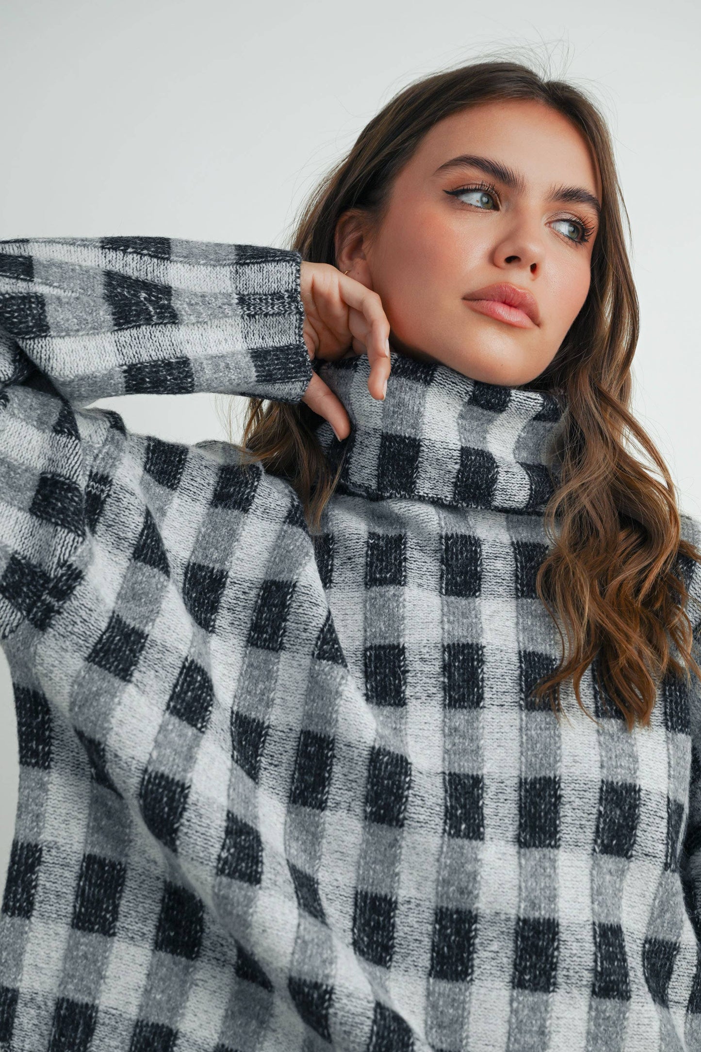 CHECK TURTLENECK SWEATER
